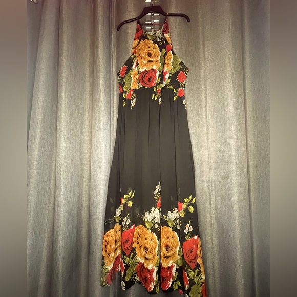 ❗️PRICE DROP❗️XL Black with flowers maxi halter style dress - Picture 2 of 10